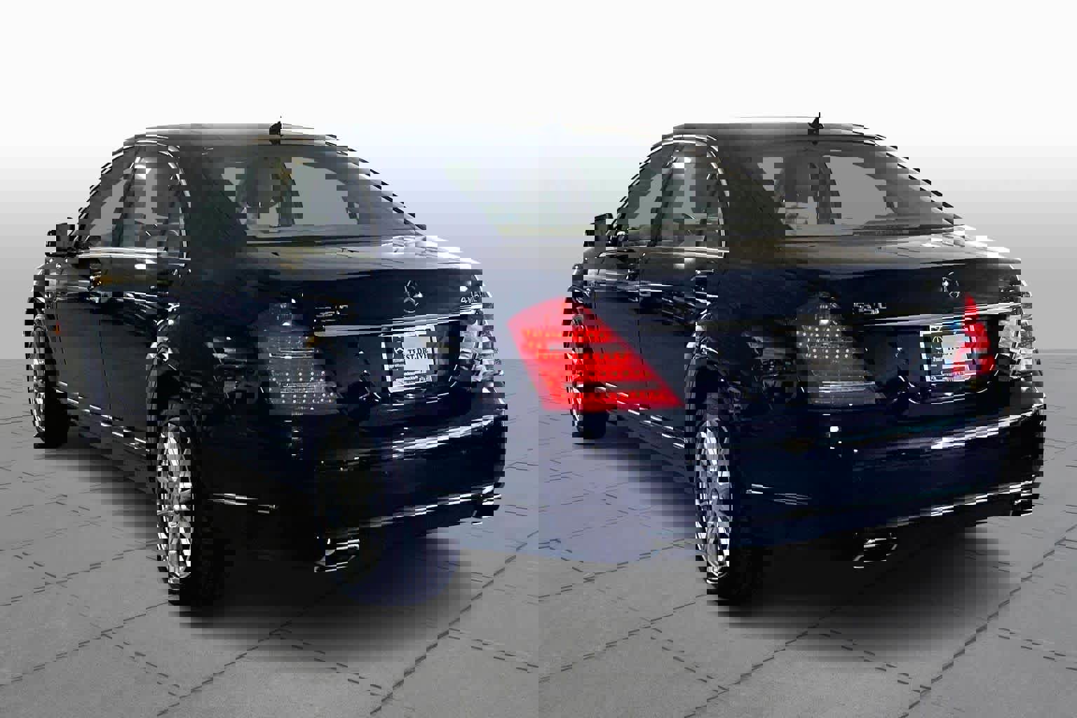 Used 2010 Mercedes-Benz S 550 4MATIC image 11