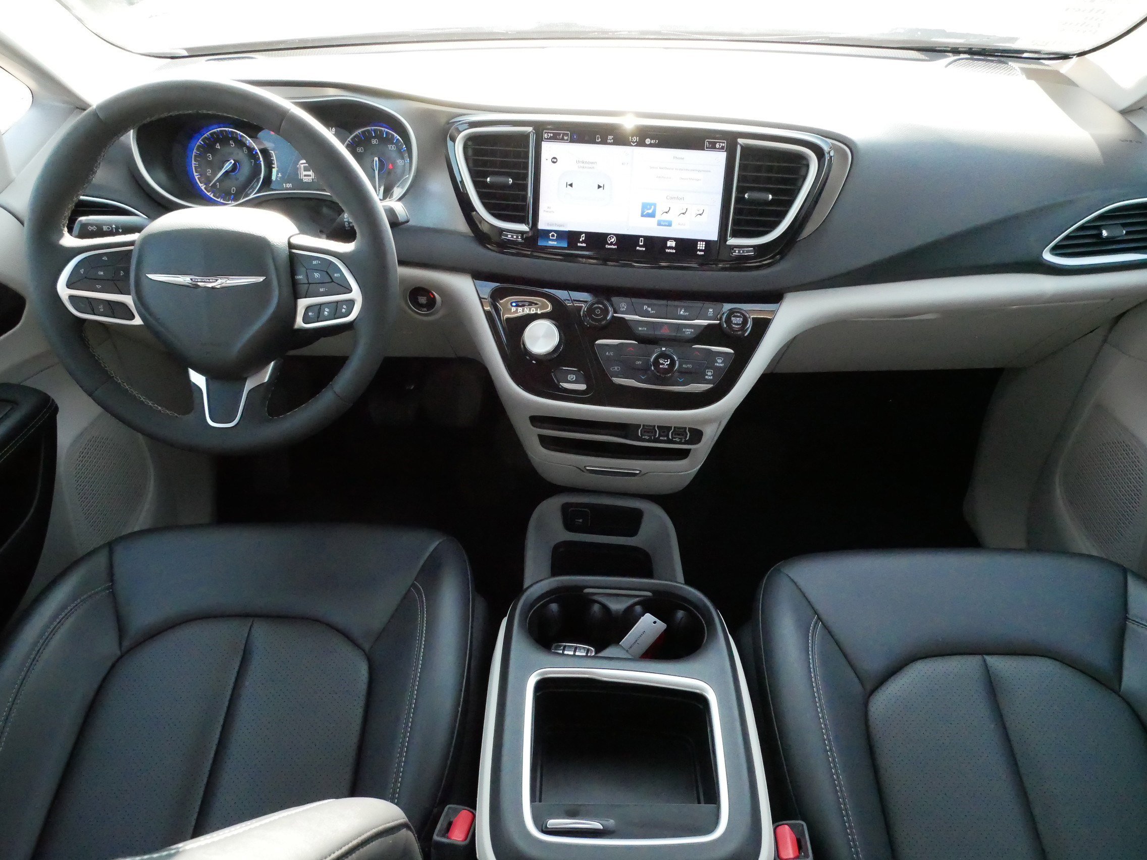 Used 2024 Chrysler Pacifica Touring-L image 10