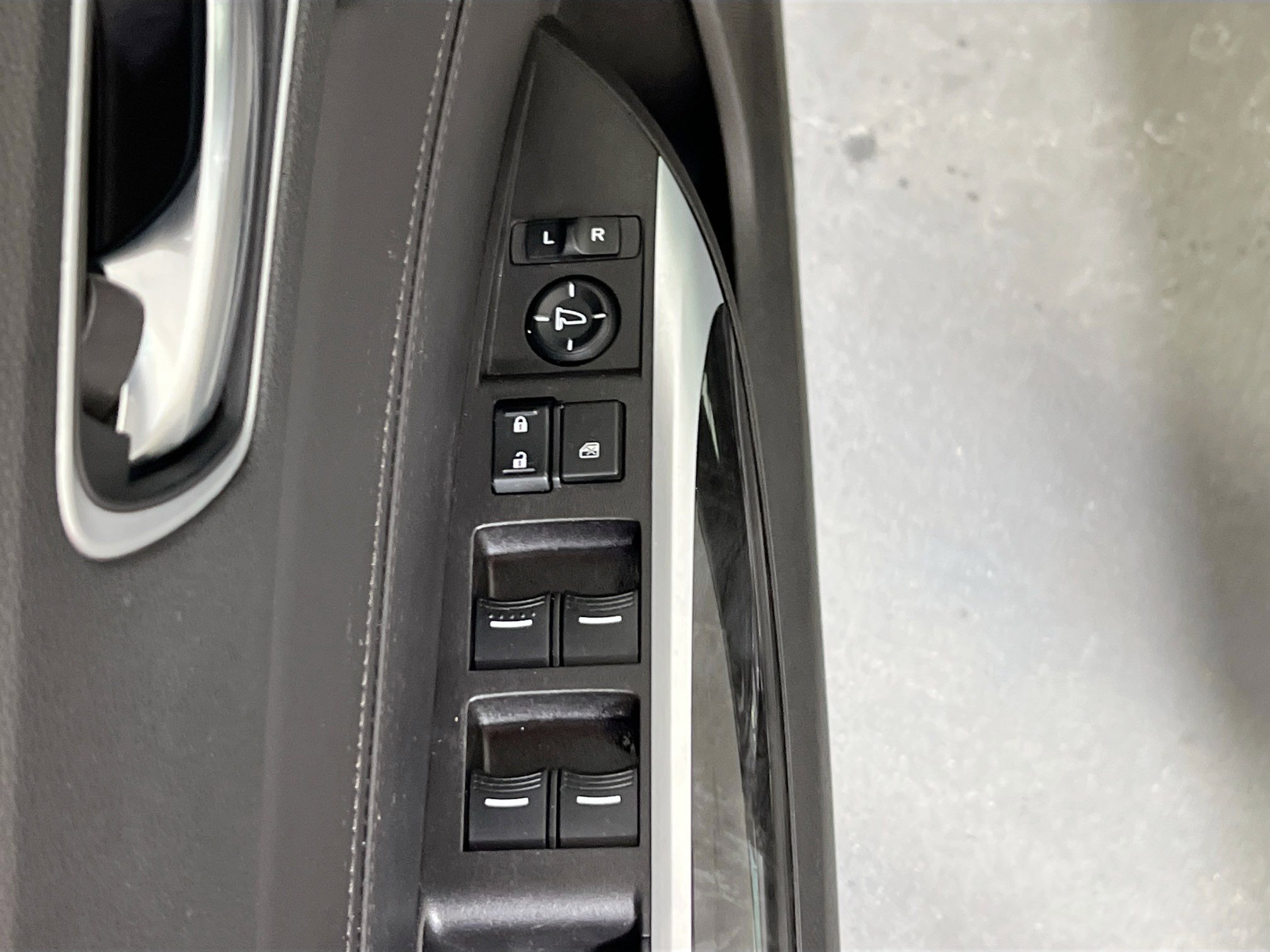 Used 2018 Acura TLX V6 SH-AWD image 17