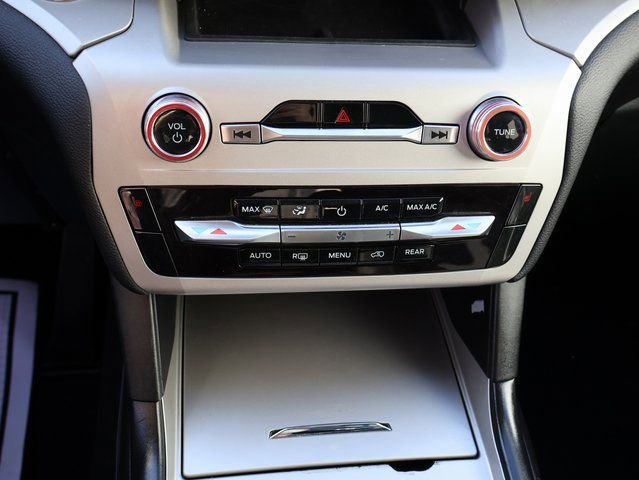 Used 2023 Ford Explorer XLT image 29