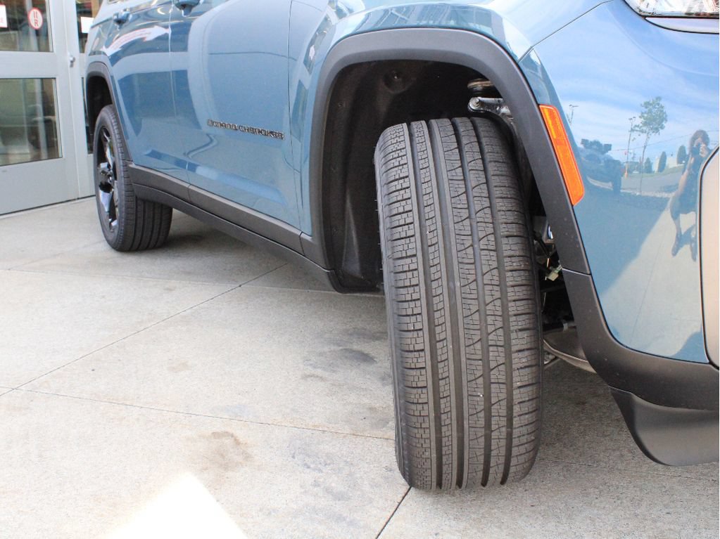 New 2026 Jeep Grand Cherokee L Limited w/ Limited Altitude Package AWD/4WD image 38