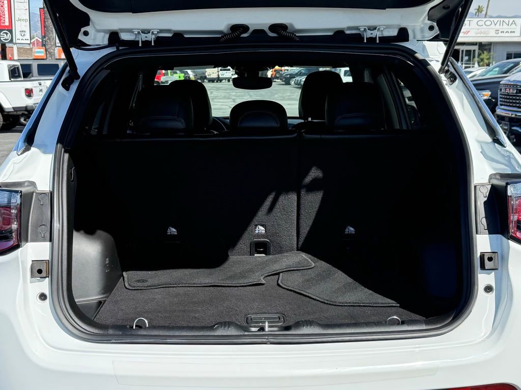 Used 2025 Jeep Compass Latitude image 13