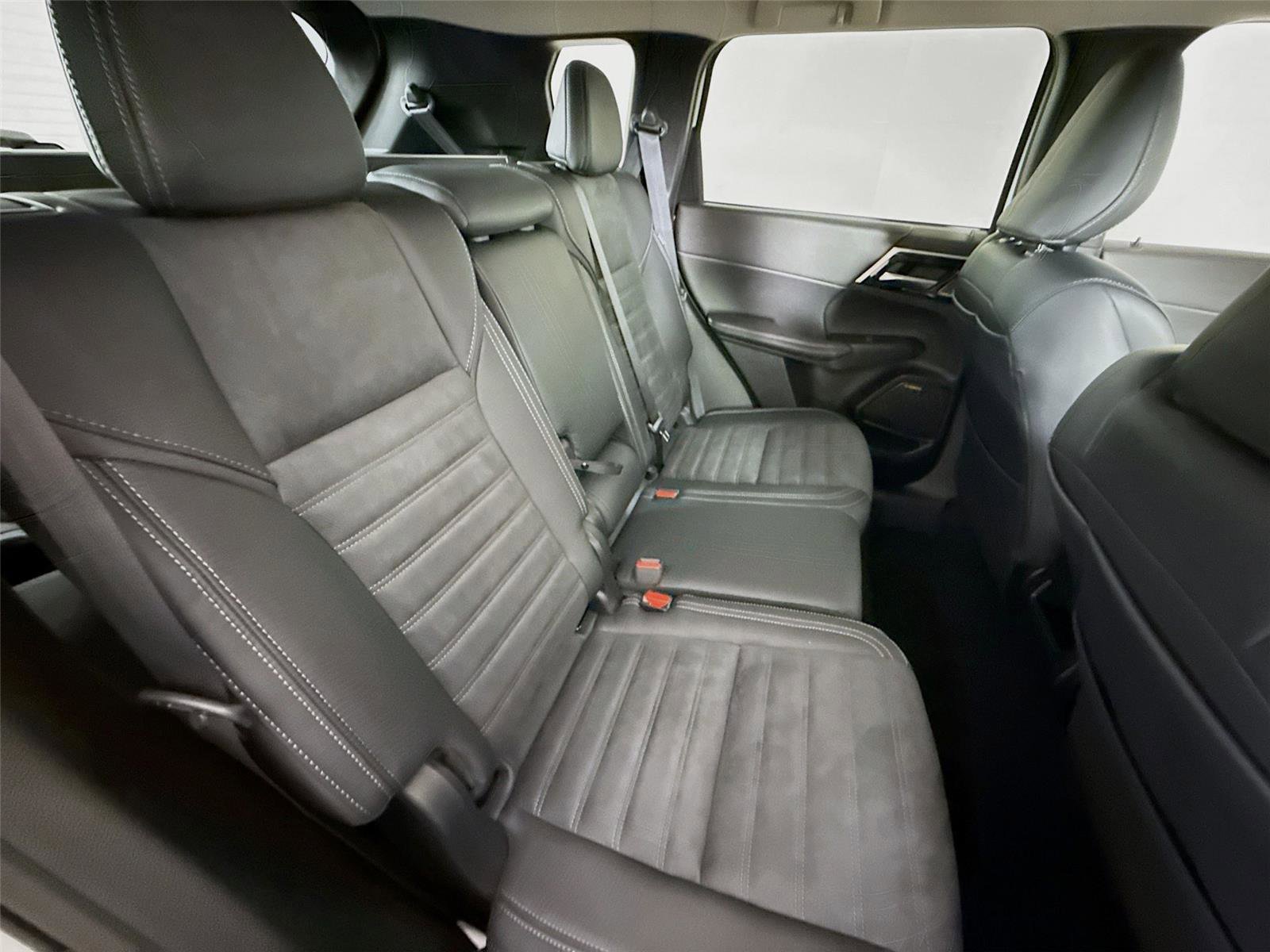 New 2026 Mitsubishi Outlander SE image 21