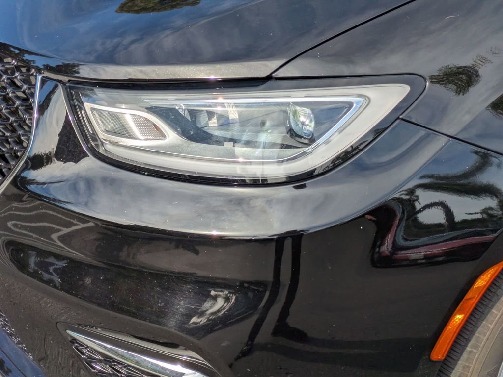Used 2025 Chrysler Pacifica Select image 11