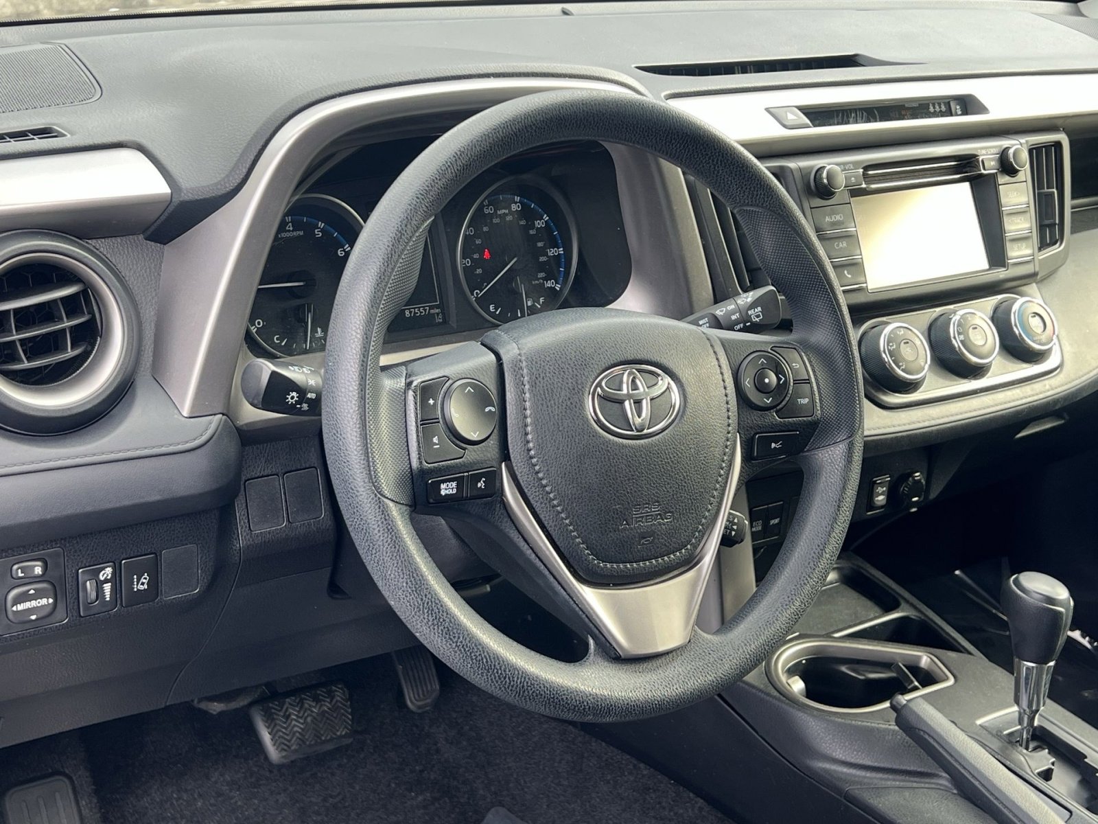Used 2018 Toyota RAV4 LE image 14
