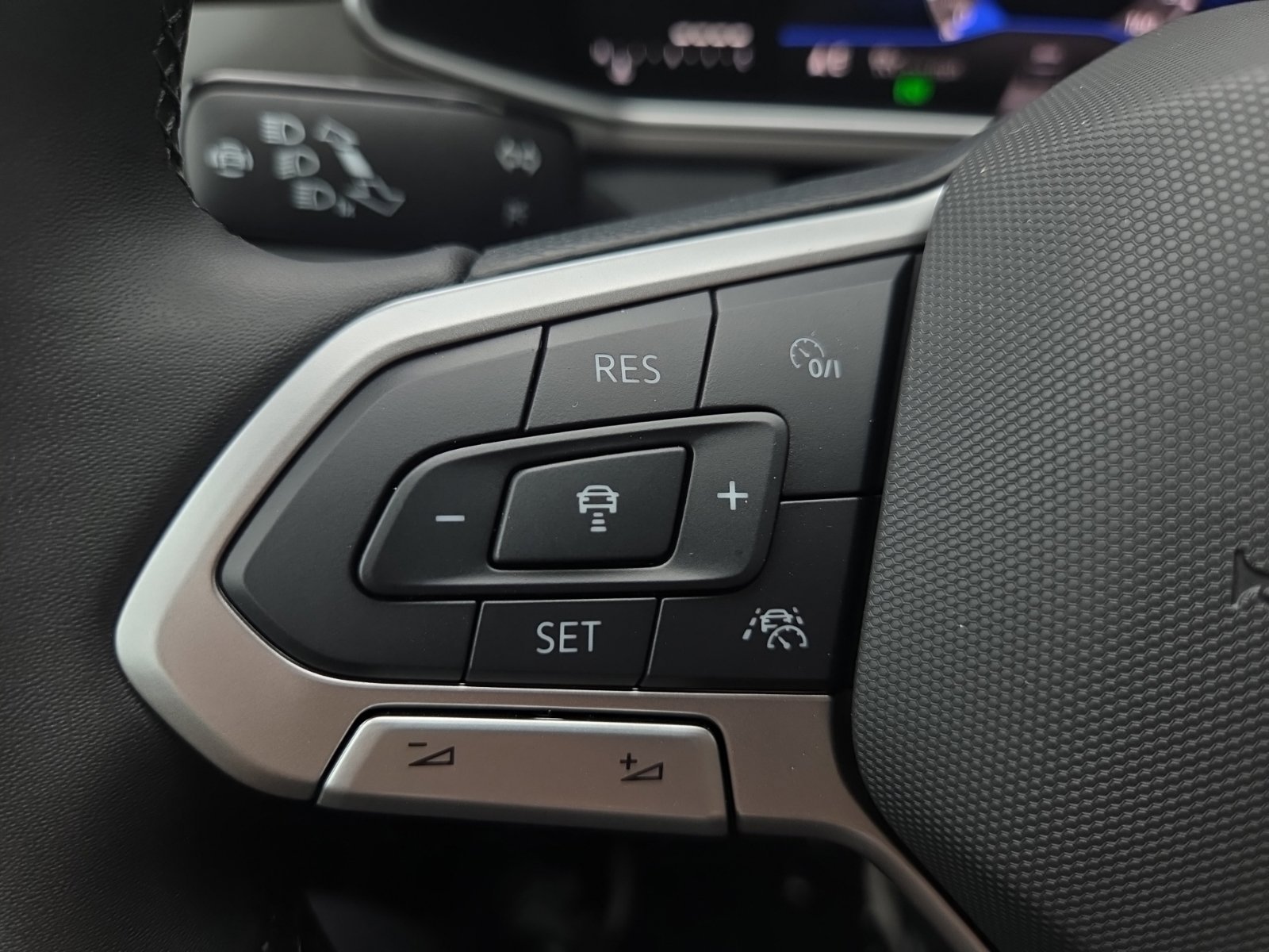 New 2027 Volkswagen Taos SE AWD/4WD image 24