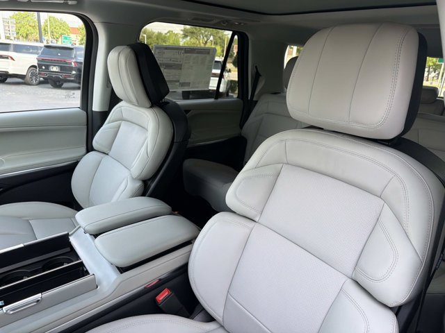 New 2026 Lincoln Navigator Reserve AWD/4WD image 13