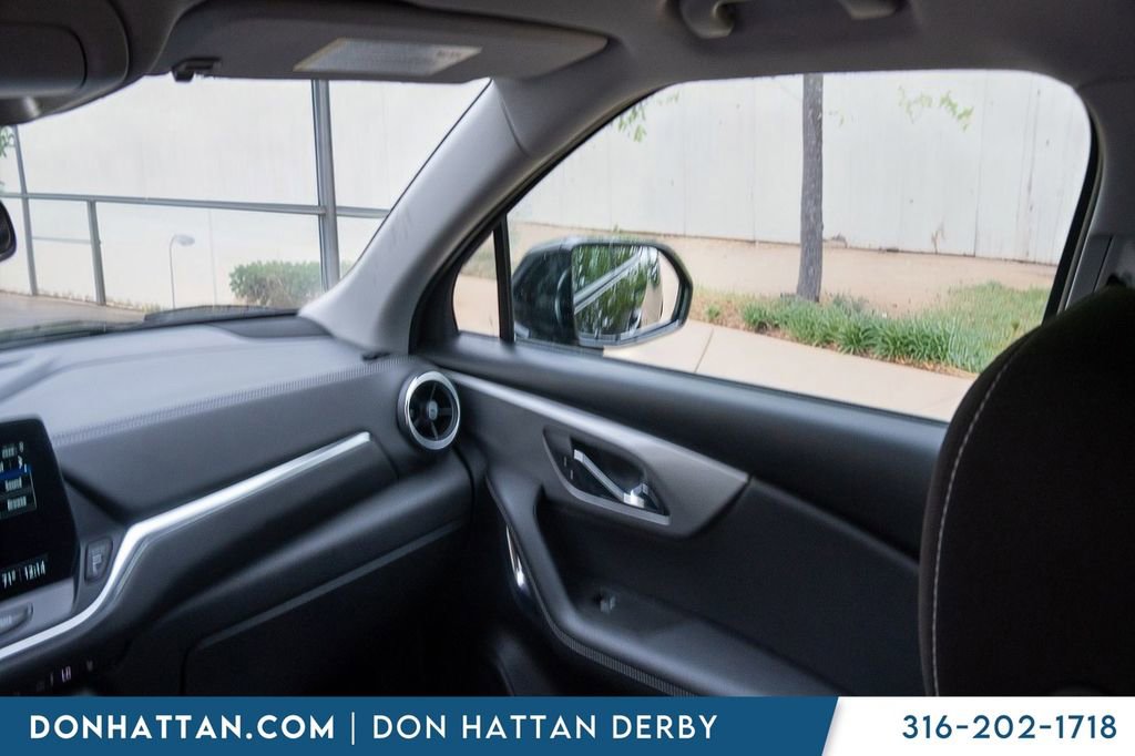 Used 2025 Chevrolet Blazer LT FWD image 14