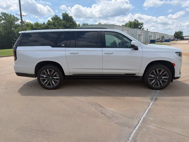 Used 2023 Cadillac Escalade ESV Sport w/ LPO, ONYX Package AWD/4WD image 5