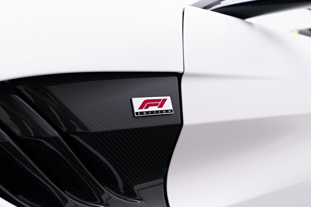 Used 2023 Aston Martin V8 Vantage Roadster image 25