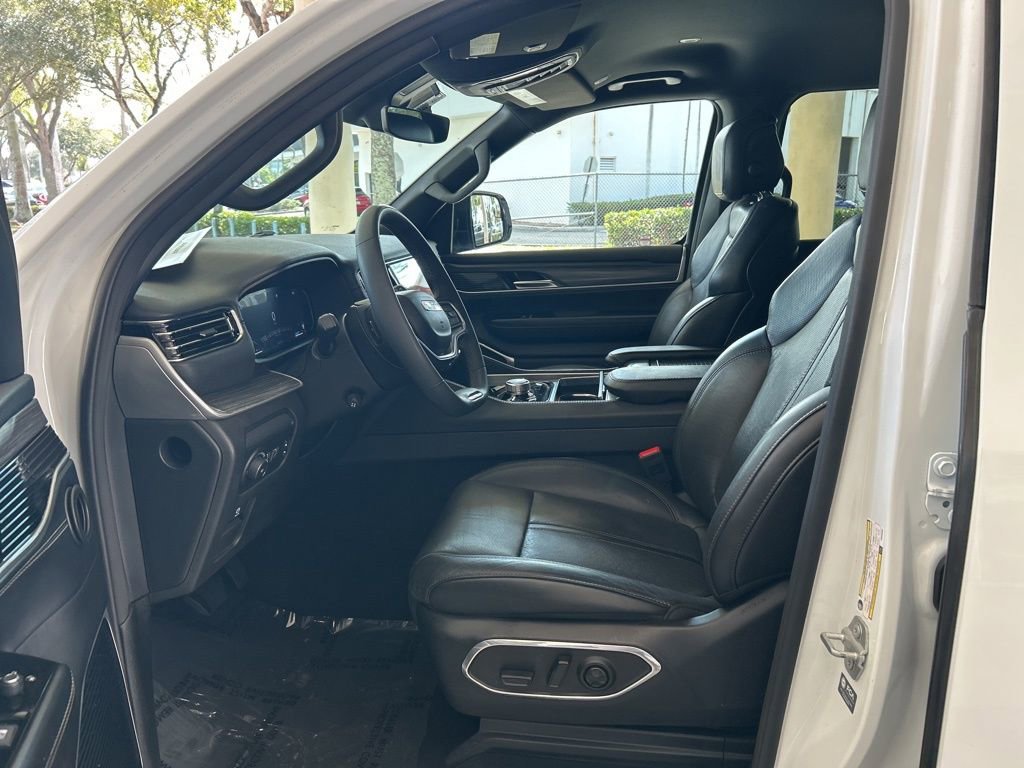 Used 2023 Jeep Wagoneer Series III w/ Preferred Equipment Group image 5