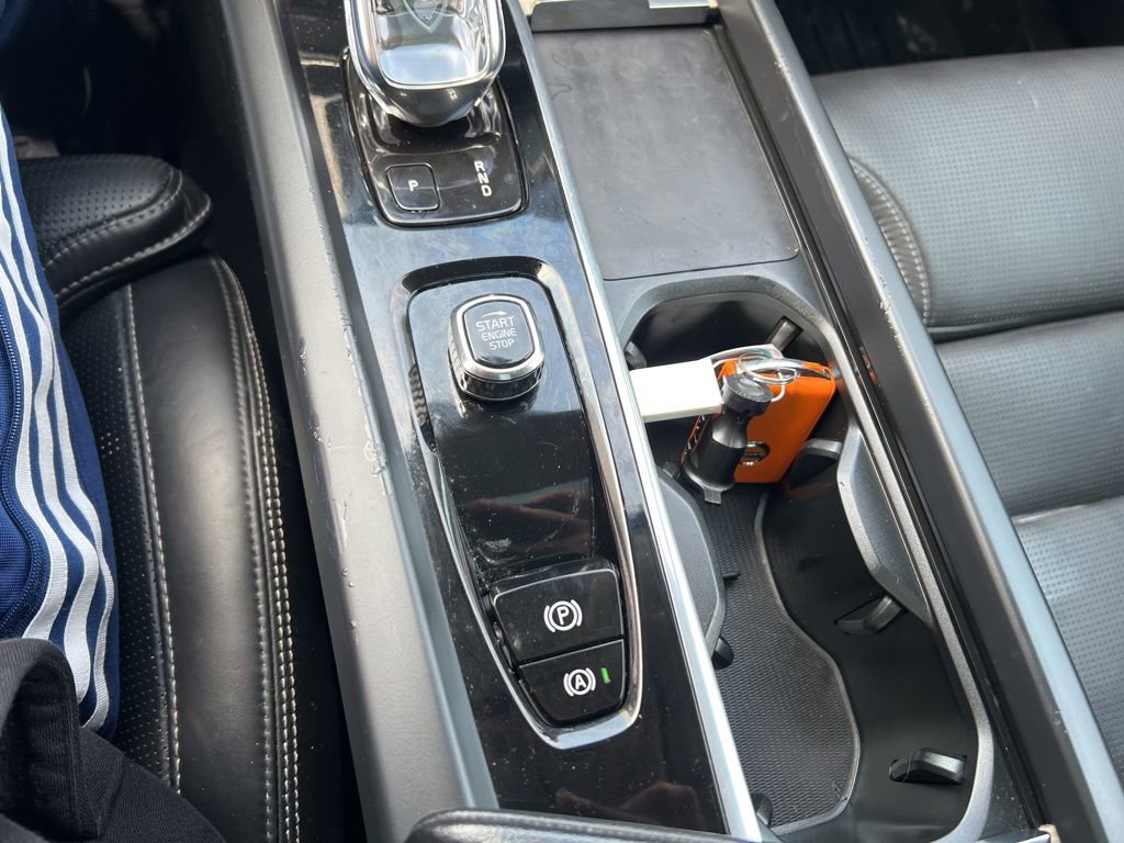 Used 2022 Volvo XC60 T8 Inscription image 24