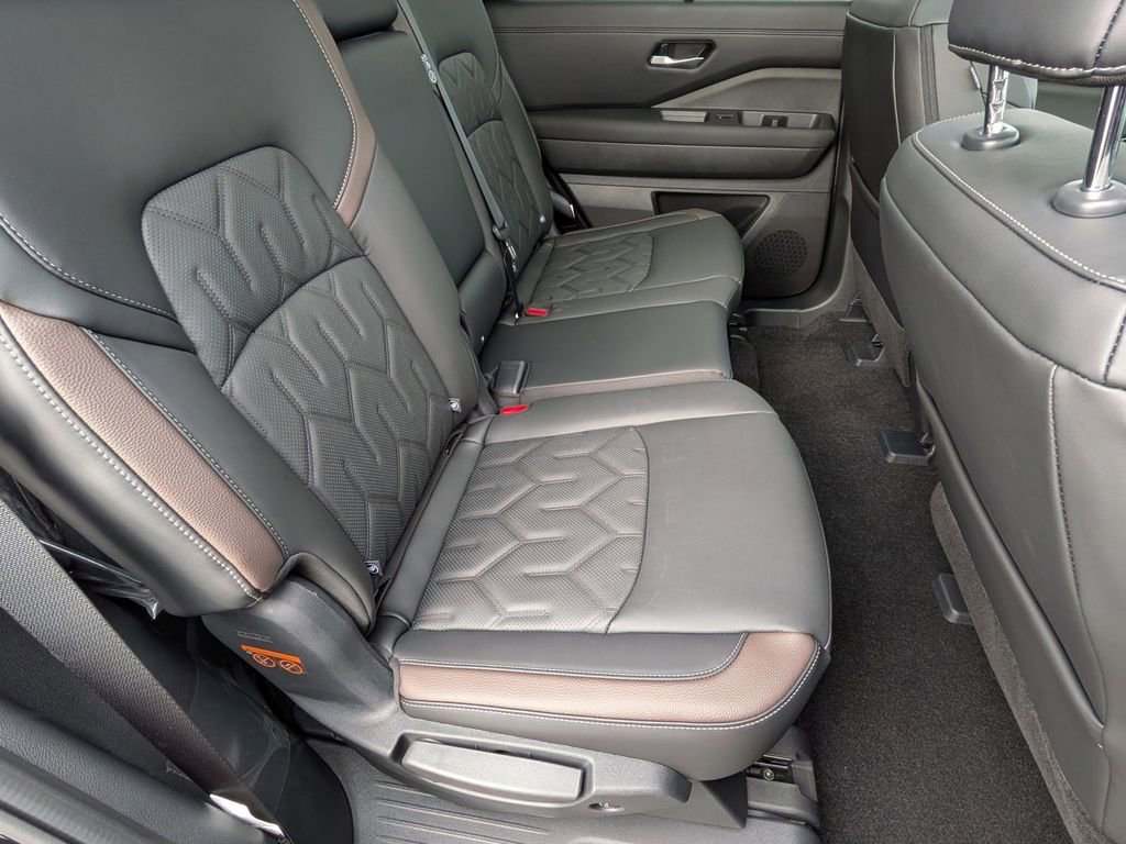 New 2026 Nissan Pathfinder Platinum w/ Cargo Package AWD/4WD image 24