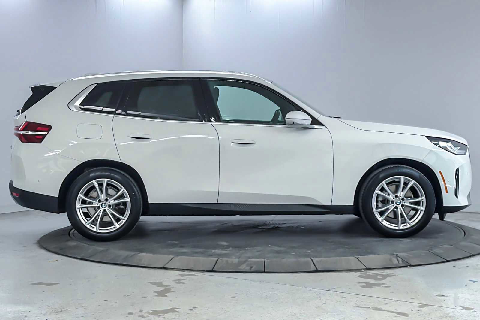 Used 2025 BMW X3 xDrive30i w/ Premium Package image 8