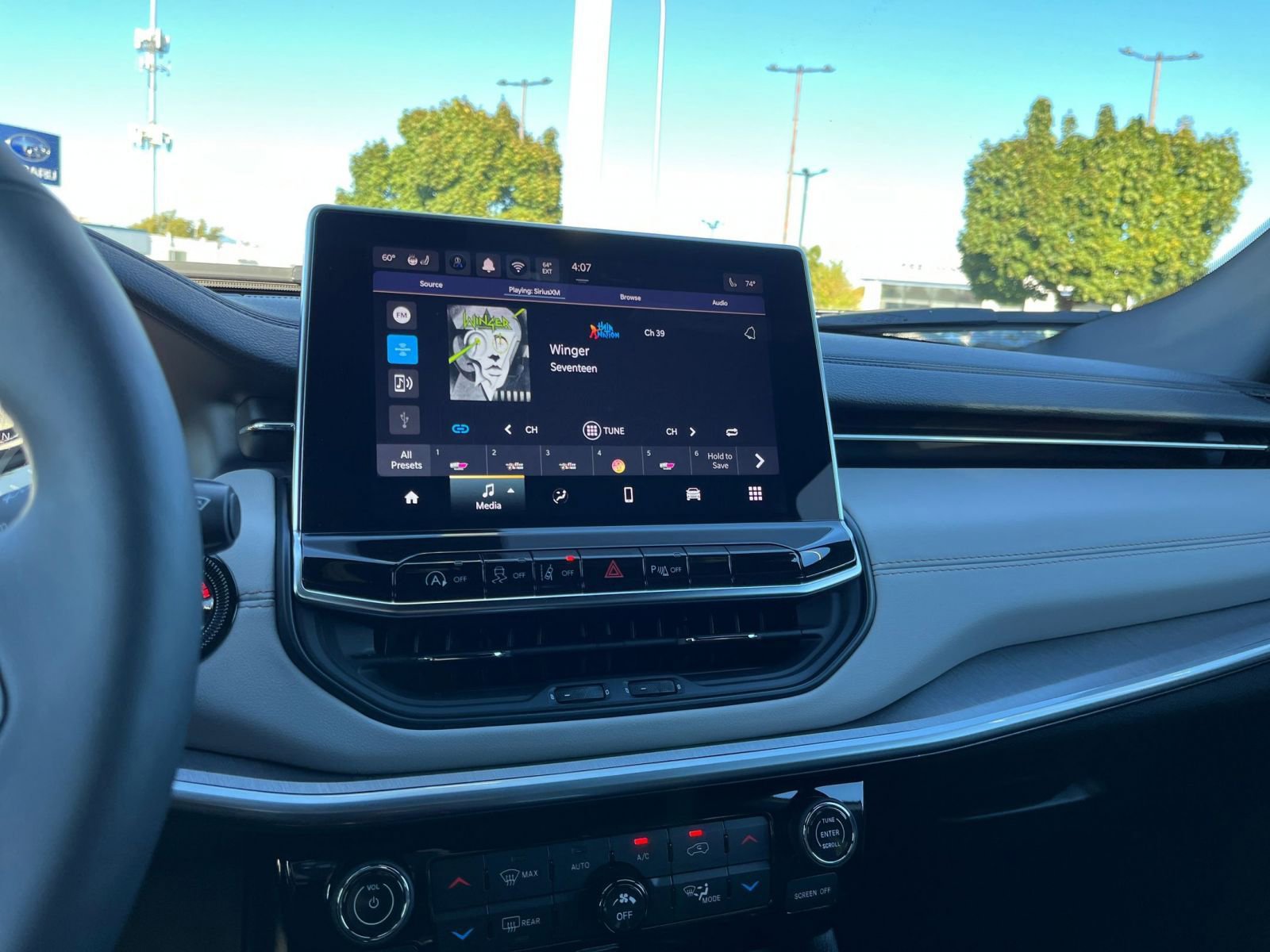 Used 2025 Jeep Compass Limited image 22