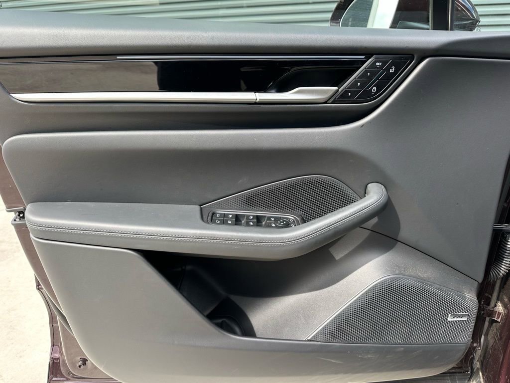Certified 2025 Porsche Macan 4 Electric image 19