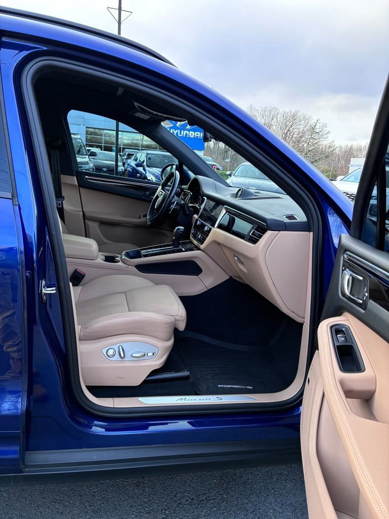 Used 2023 Porsche Macan S AWD/4WD image 29