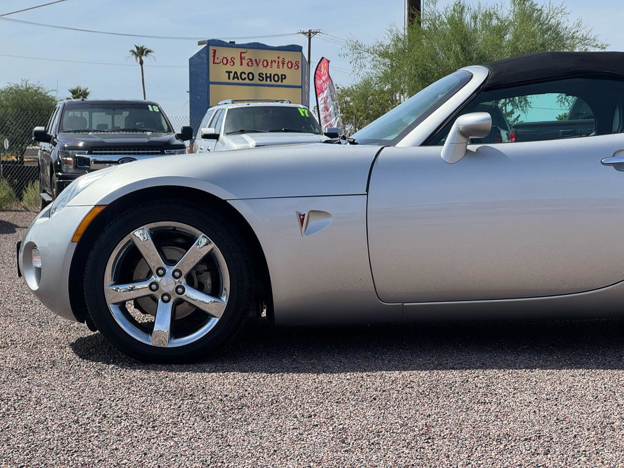Used 2006 Pontiac Solstice Convertible w/ Premium Package RWD image 5