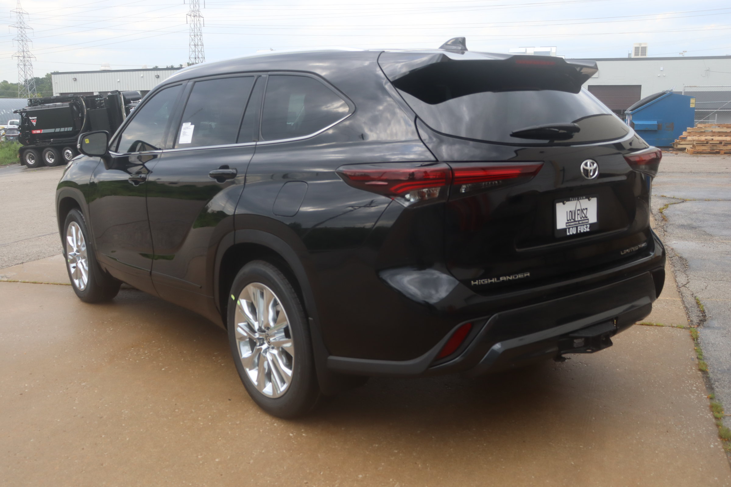 New 2026 Toyota Highlander Limited AWD/4WD image 8