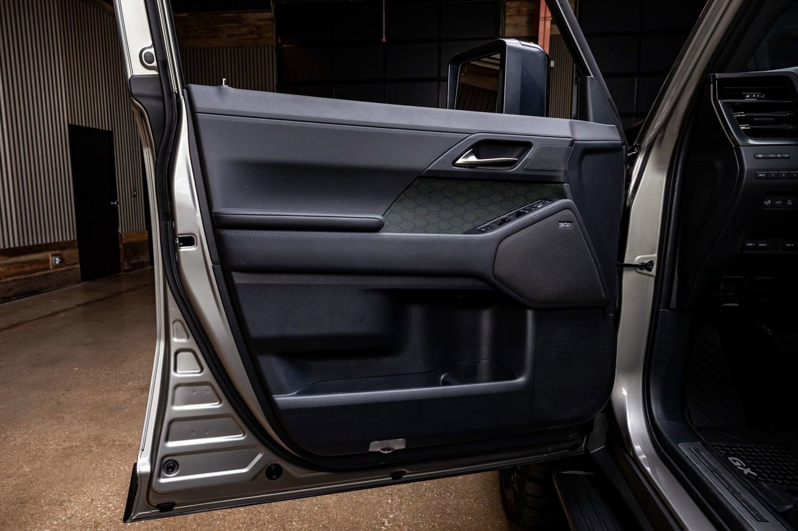 Used 2025 Lexus GX 550 image 36