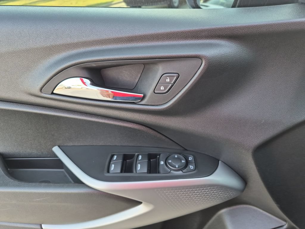Used 2024 Chevrolet Trax LS FWD image 13