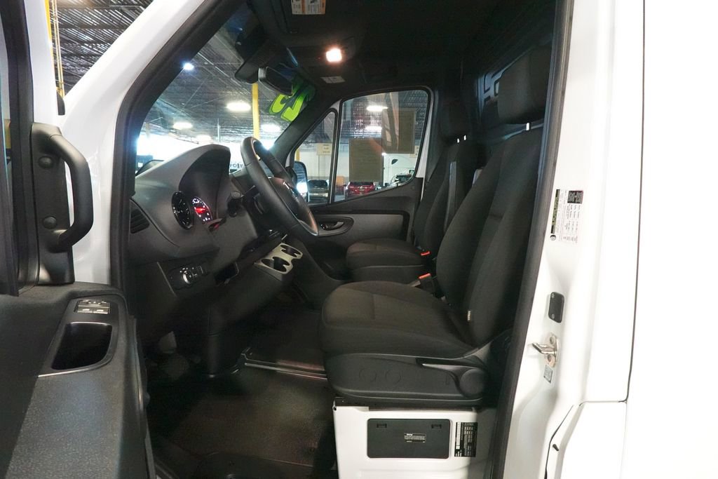 Used 2025 Mercedes-Benz Sprinter 2500 image 17