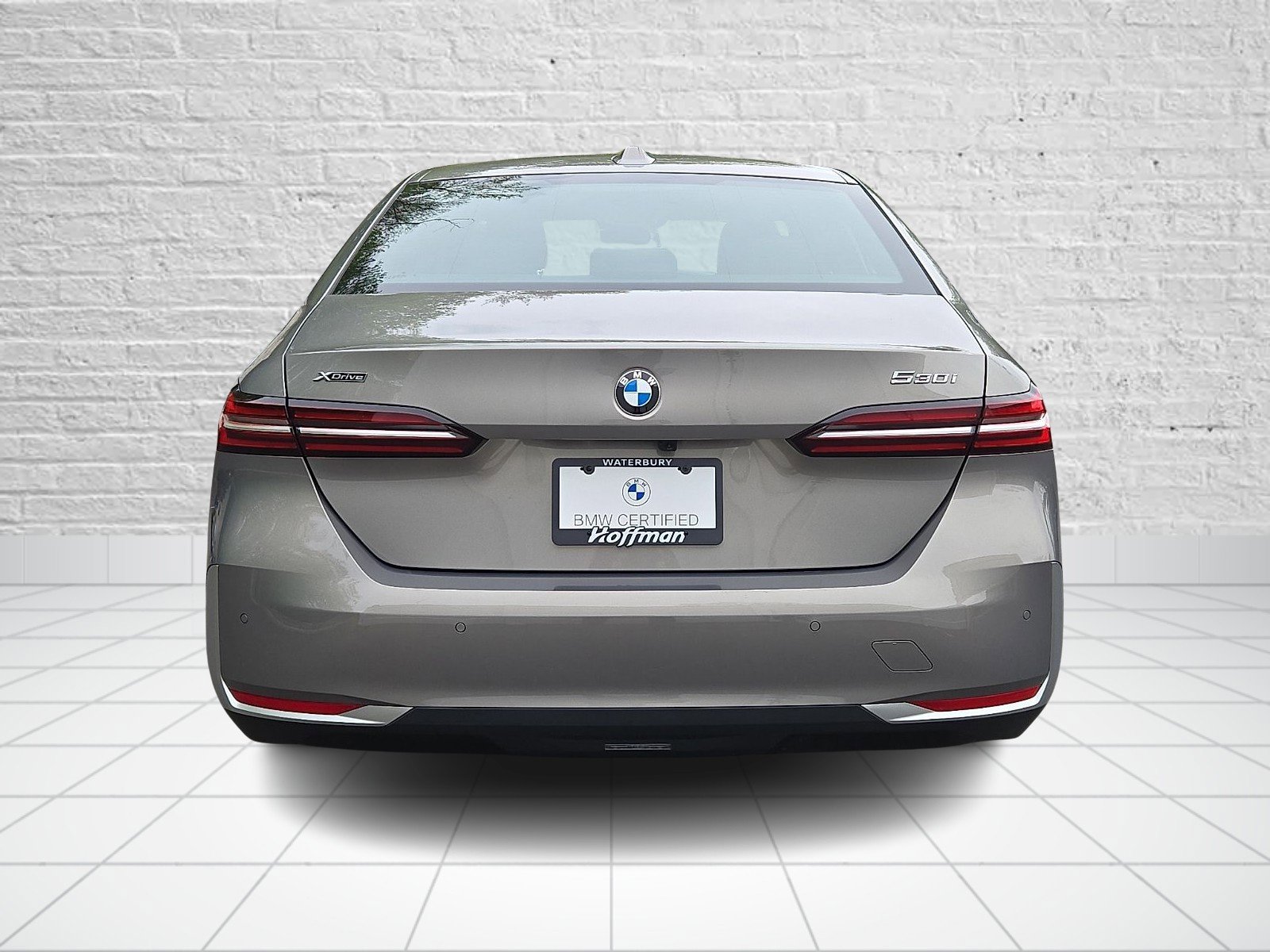 Used 2025 BMW 530i xDrive w/ Premium Package AWD/4WD image 5
