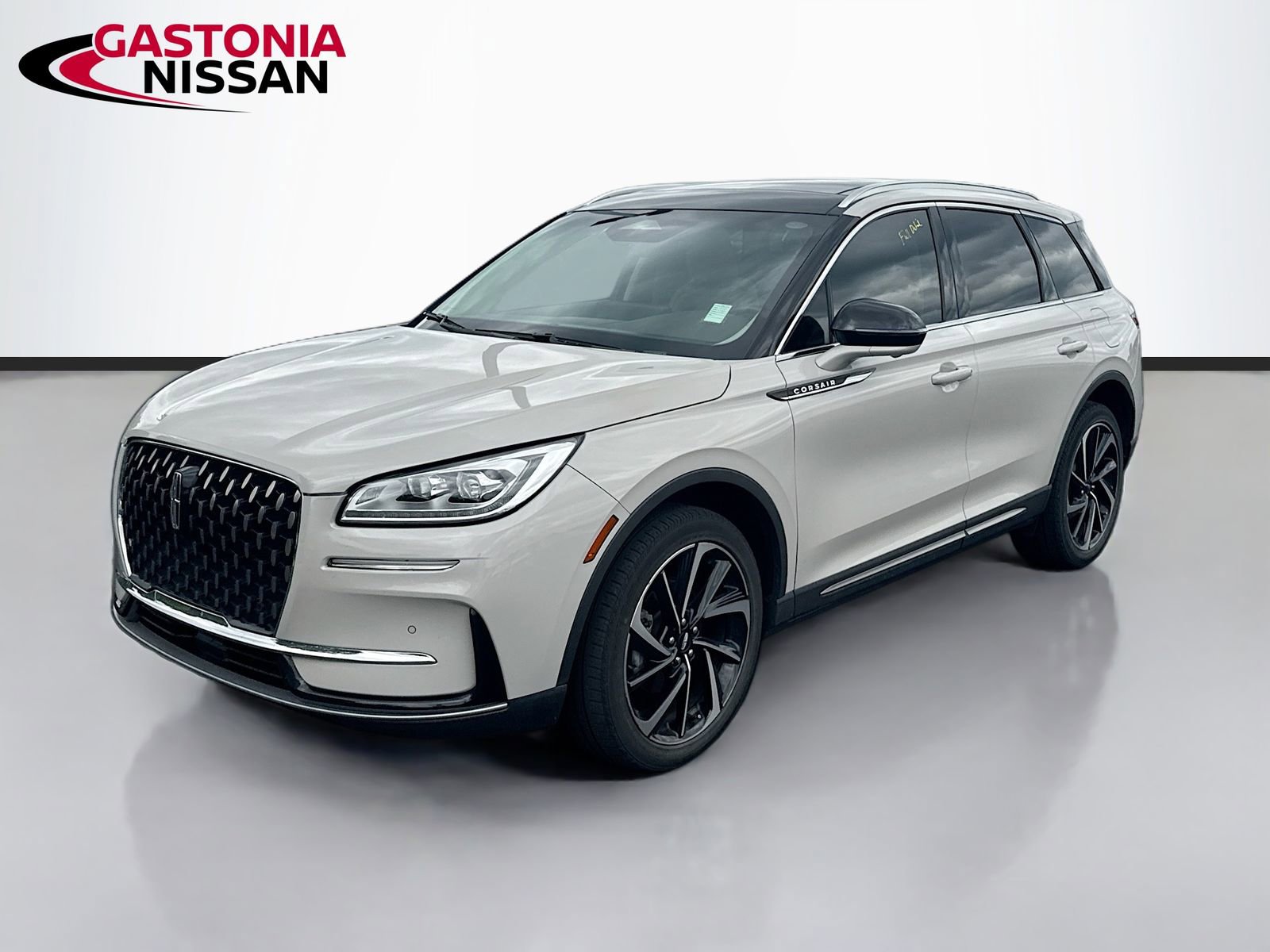 Used 2023 Lincoln Corsair Reserve w/ Equipment Group 201A FWD image 3
