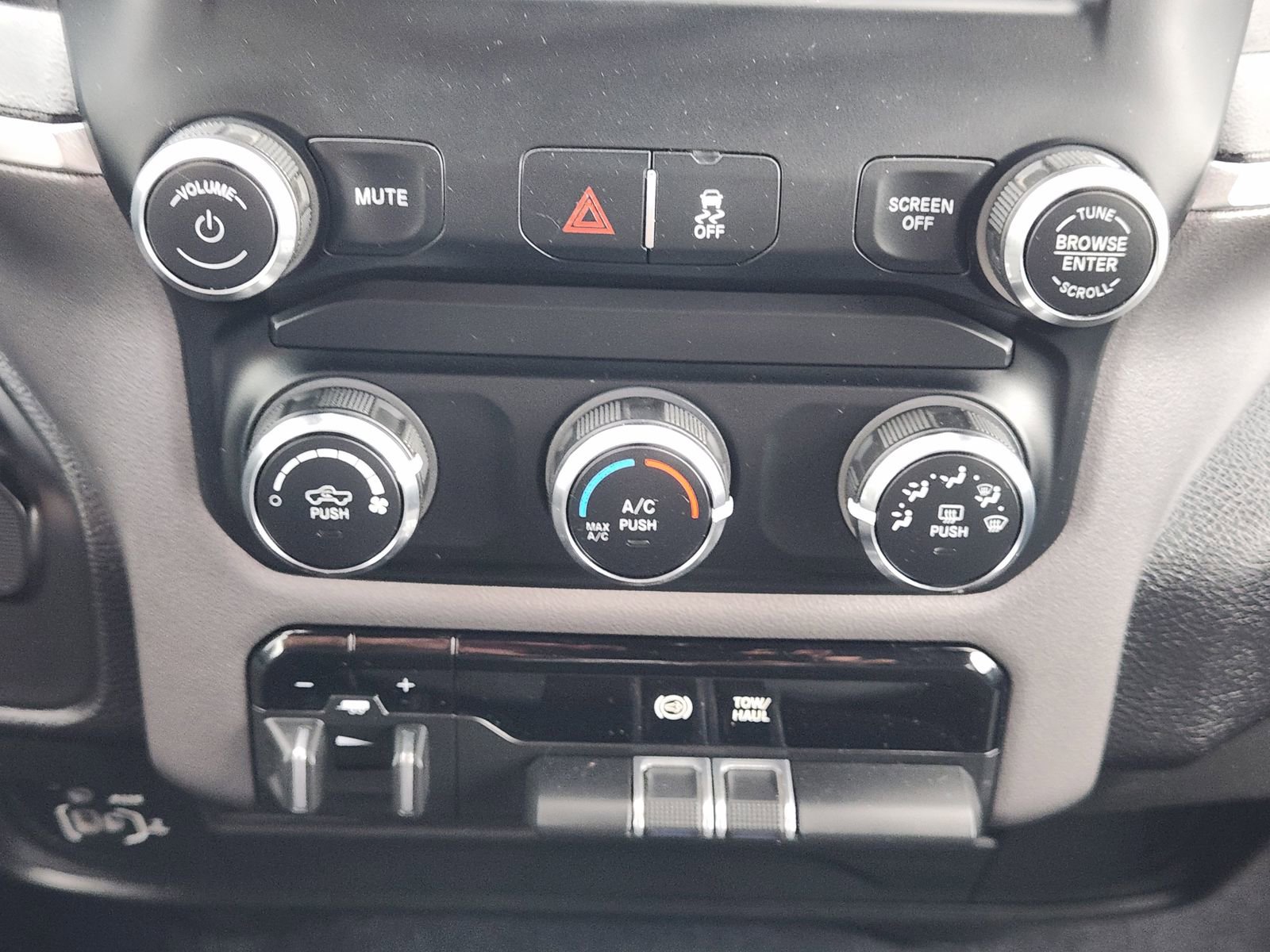 Used 2024 RAM 3500 Big Horn image 19