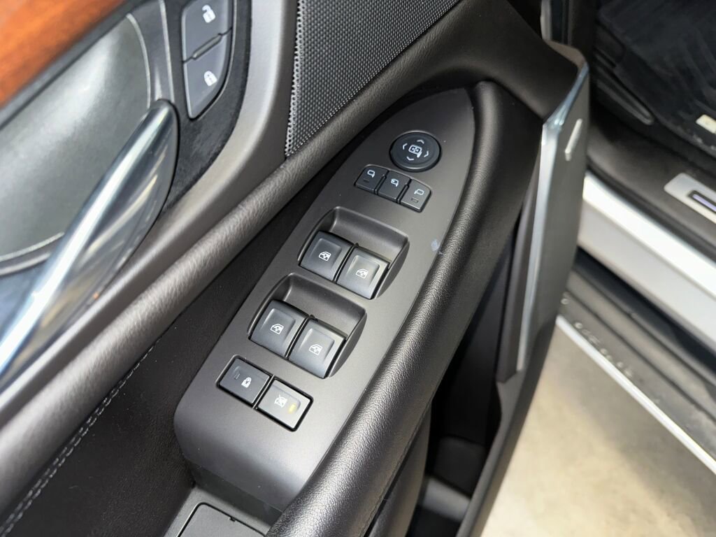 Used 2016 Cadillac Escalade ESV Luxury image 9