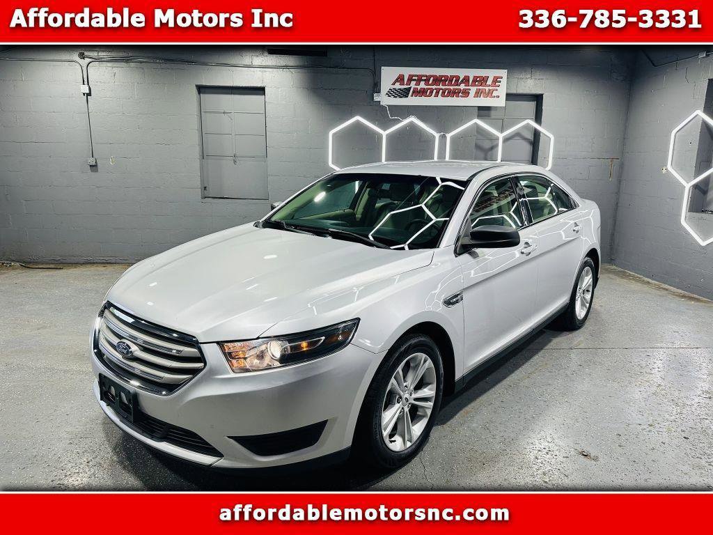 Used 2017 Ford Taurus SE FWD image 1