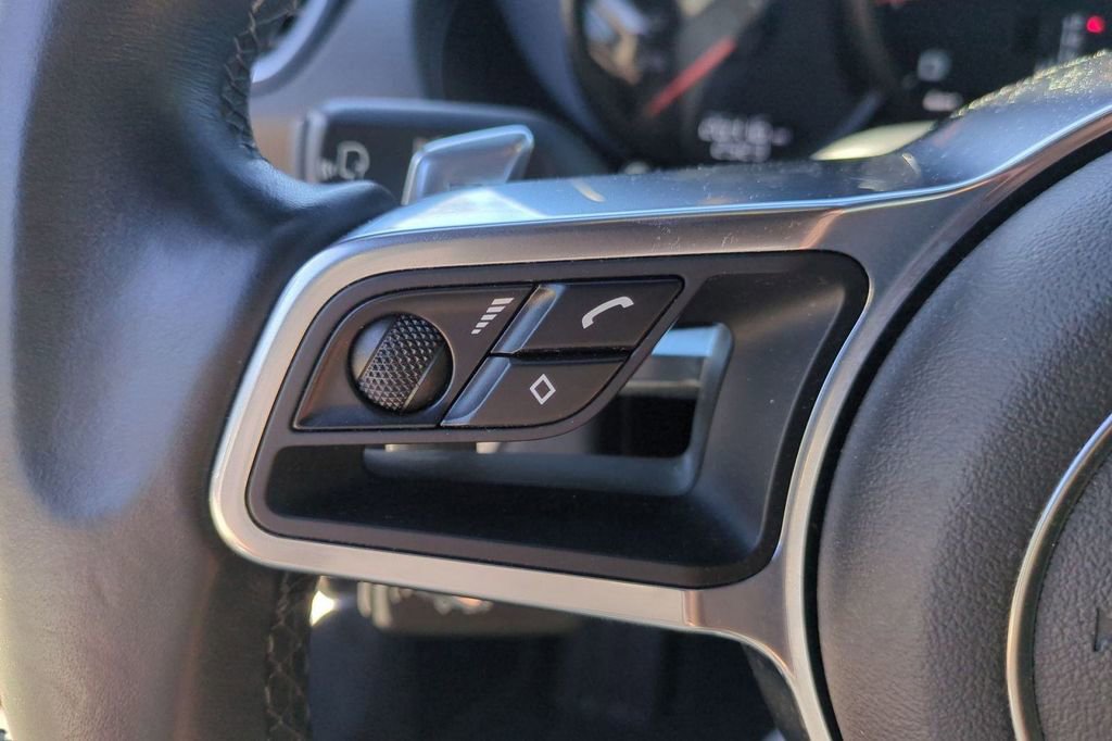 Used 2018 Porsche 718 Boxster image 22