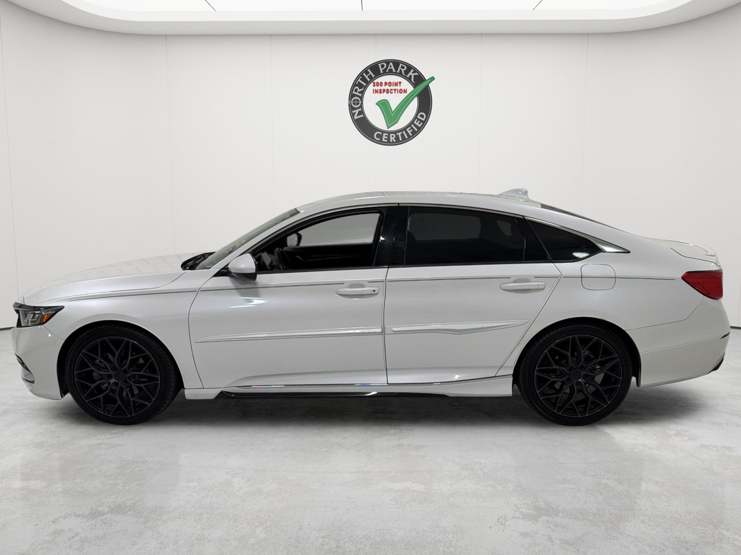 Used 2018 Honda Accord Sport image 2