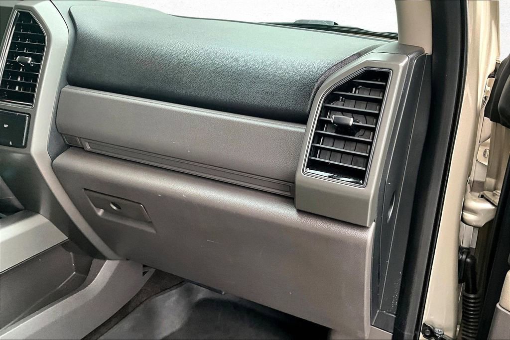 Used 2018 Ford Expedition XLT image 26