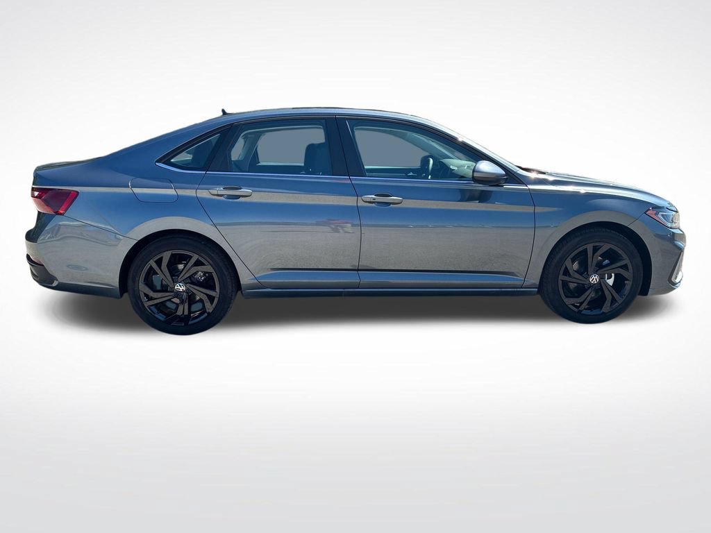 New 2026 Volkswagen Jetta SE FWD image 2