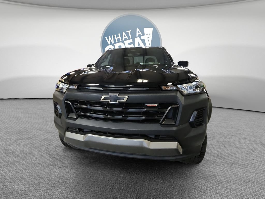 Certified 2025 Chevrolet Colorado Trail Boss w/ Midnight Edition AWD/4WD image 10