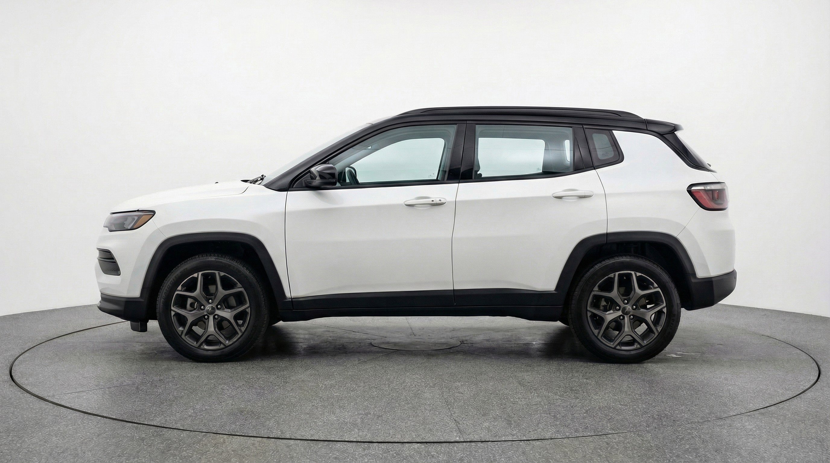 Used 2025 Jeep Compass Limited image 5