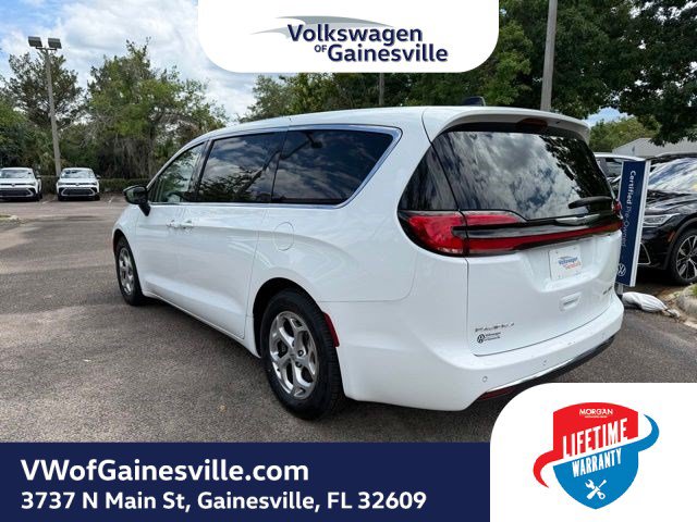 Used 2024 Chrysler Pacifica Limited FWD image 4