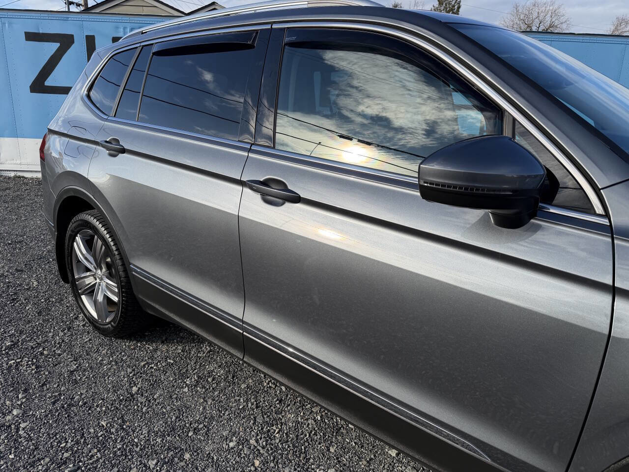 Used 2019 Volkswagen Tiguan SEL Premium w/ 3rd Row Seat Package image 11