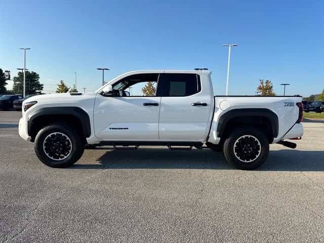 Used 2025 Toyota Tacoma TRD Off-Road AWD/4WD image 3