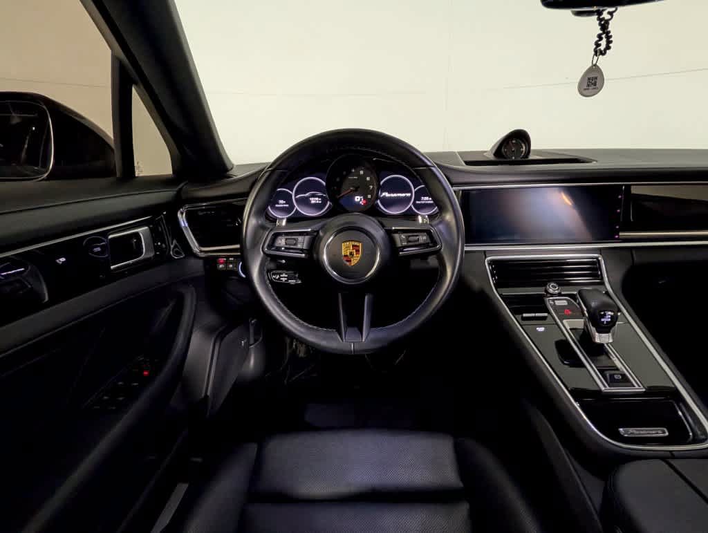 Used 2021 Porsche Panamera RWD image 18