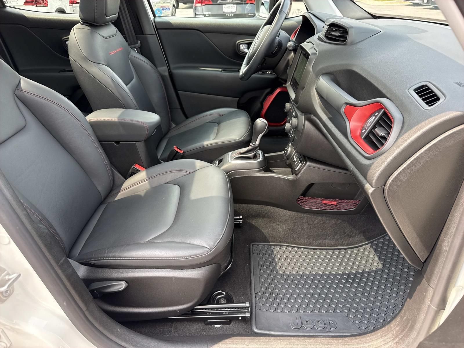 Used 2023 Jeep Renegade Trailhawk AWD/4WD image 25
