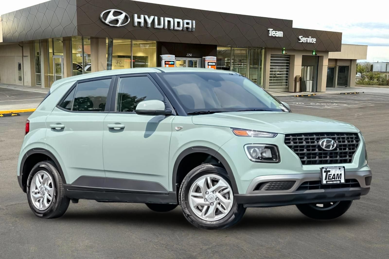 Certified 2026 Hyundai Venue SE FWD image 2