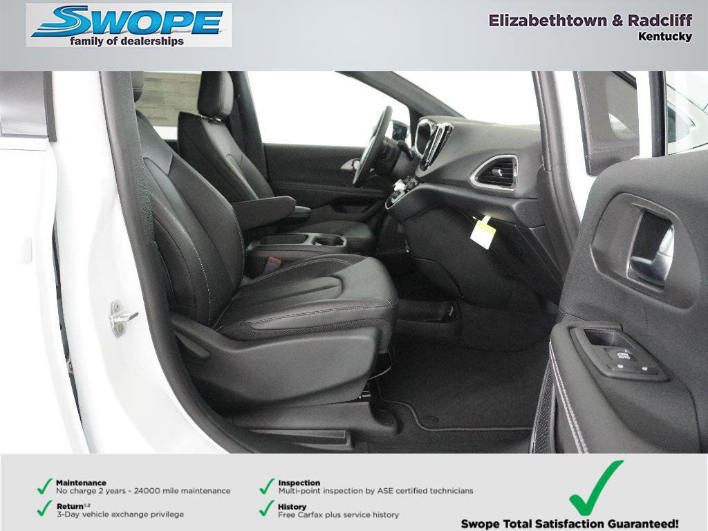 New 2026 Chrysler Voyager LX FWD image 9