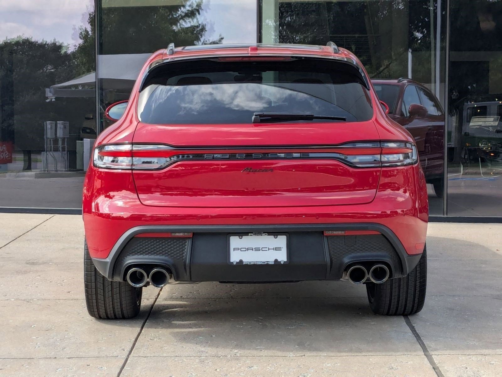 Certified 2025 Porsche Macan image 10