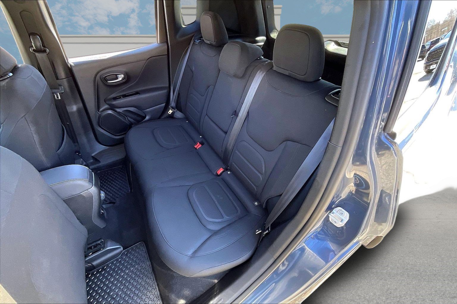 Certified 2022 Jeep Renegade Latitude w/ Convenience Group image 22