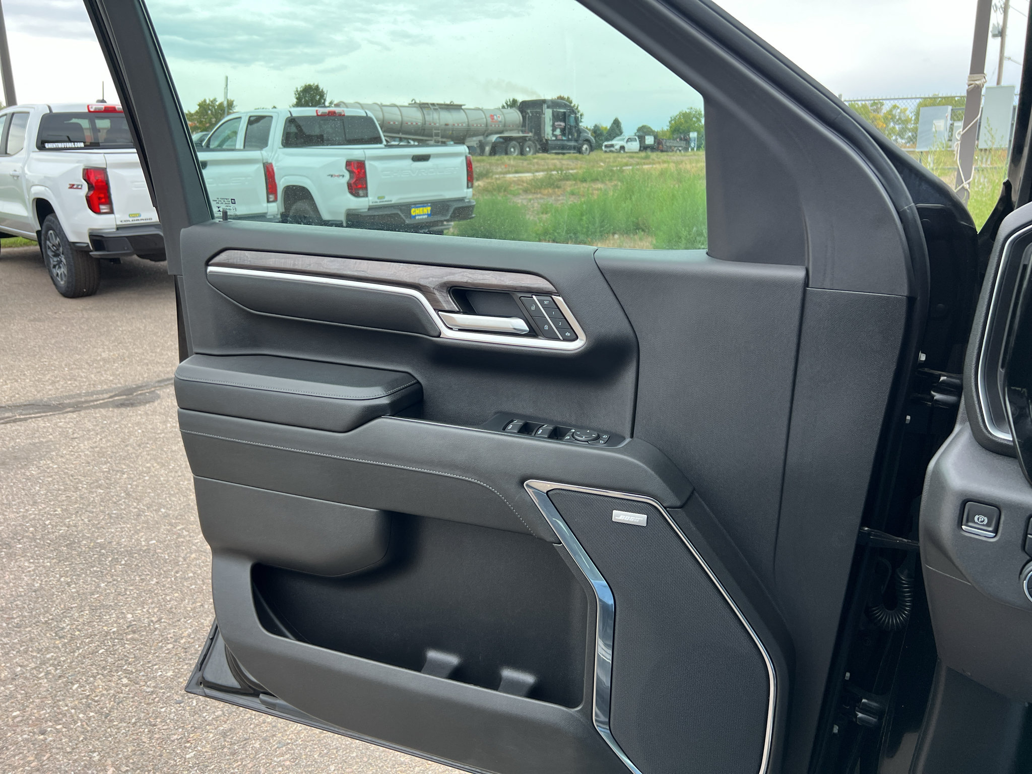 Used 2023 Chevrolet Silverado 1500 LTZ AWD/4WD image 21