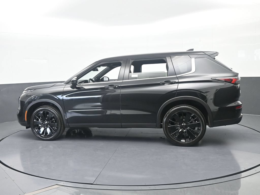 New 2026 Mitsubishi Outlander SE FWD image 3