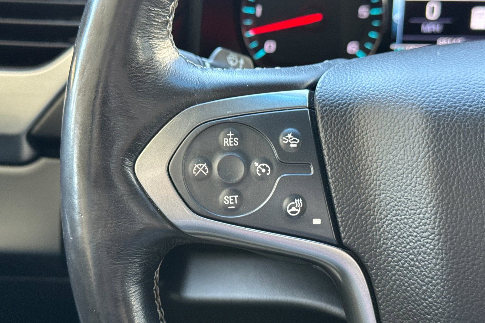 Used 2018 Chevrolet Suburban LT w/ Luxury Package RWD image 38