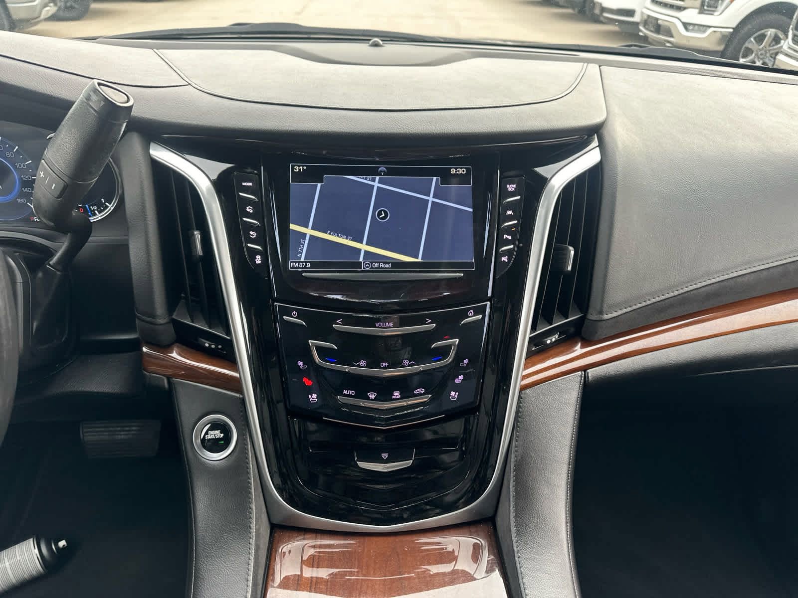 Used 2020 Cadillac Escalade ESV Premium Luxury image 32
